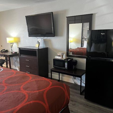 Отель Super 8 By Wyndham Mont Belvieu - Baytown East Экстерьер фото